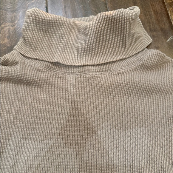 Aritzia The Group by Babaton Thermal Cowl Neck Long Sleeve Taupe size XXS - Picture 4 of 14